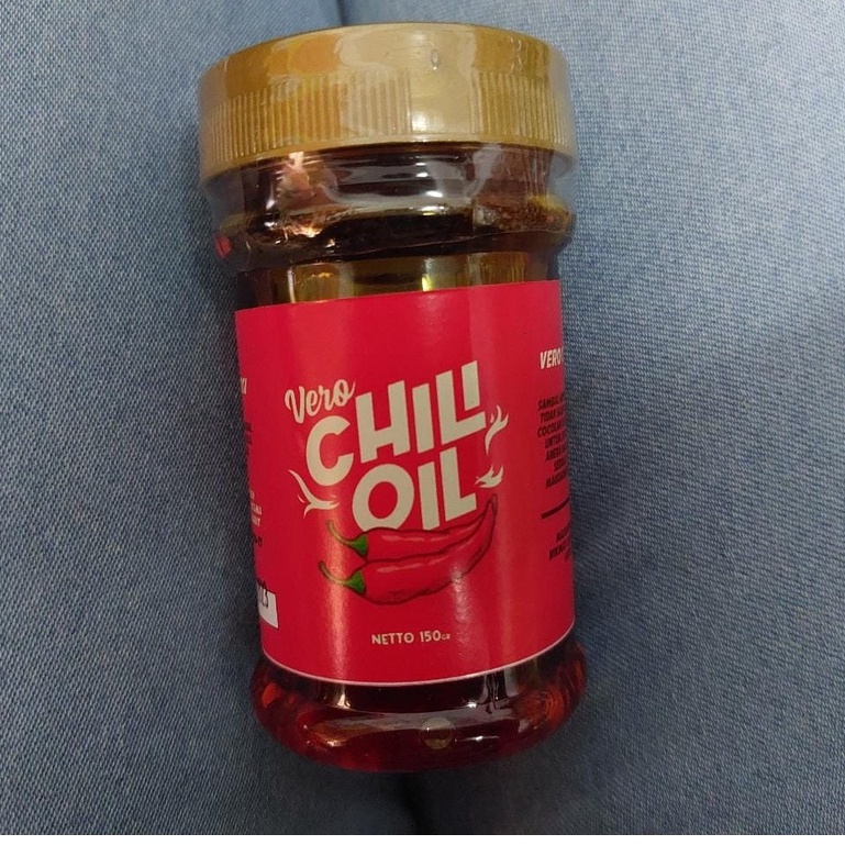 

VERO CHILI OIL MINYAK CABAI CABE 150 ML DIMSUM SIOMAY SAMBAL BOTOL CHILLI