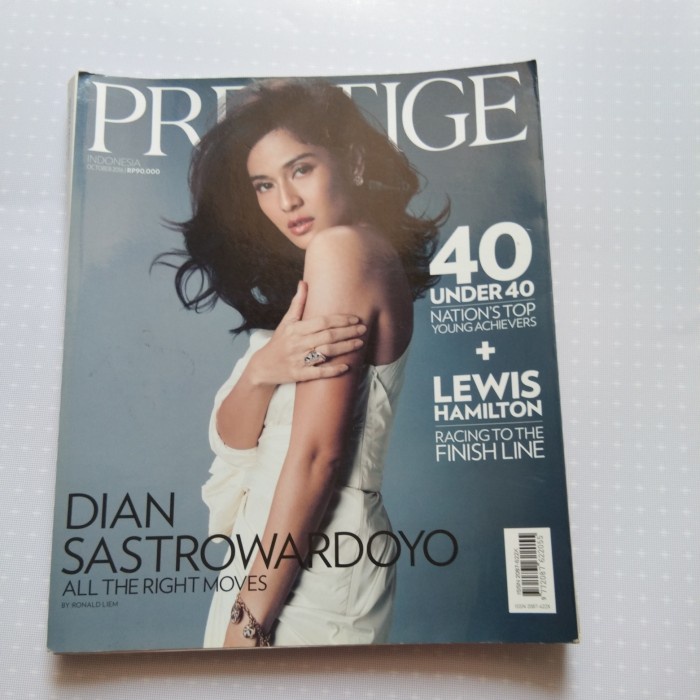 Fash Prestige Indonesia October 2016 Cover Dian Sastrowardoyo
