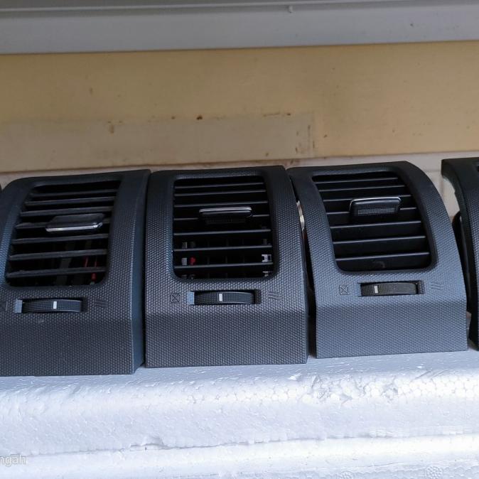 kisi kisi AC Toyota wish