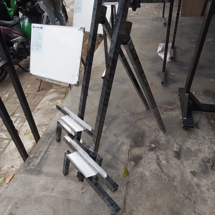 

Terlaris Kaki Flipchart Stand Only