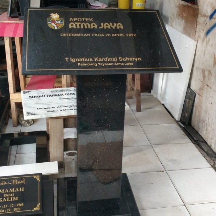 Batu Nisan Kaki Prasasti