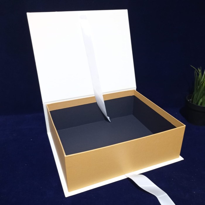 

Terlaris Kotak Kuker - Box Cookies - Hardbox Coklat Ukuran 30 Cm X 25 Cm X 10Cm