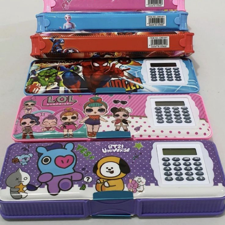 

❂Ready✼➝ PFWVD kotak pensil ada kalkulator/pencil case KALKULATOR/TEMPAT PENSIL MAGNET KALKULATOR J63 ⁑Stok Banyak
