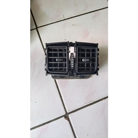 Kisi-kisi AC Toyota Yaris Cros tengah