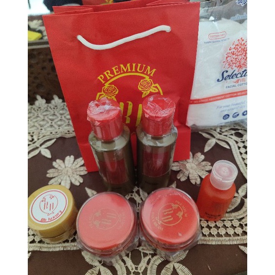 Laris CREAM RED PREMIUM/ CREAM RD / 1PKT+SERUM/1PKT+BBCREAM/CREAM HJ ARNI