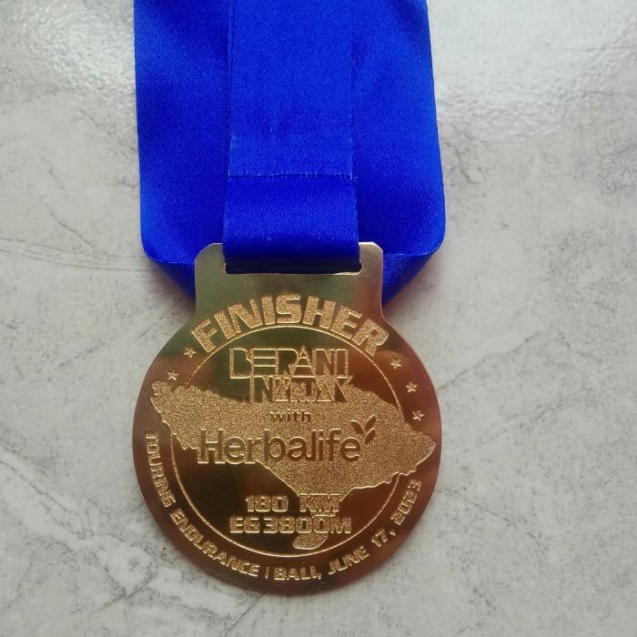 Medali Finisher Emas