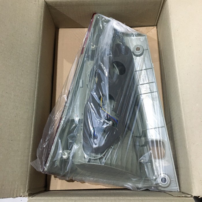 Lampu Belakang / Stop Lamp / Tail Lamp Grand Innova 2012-2016