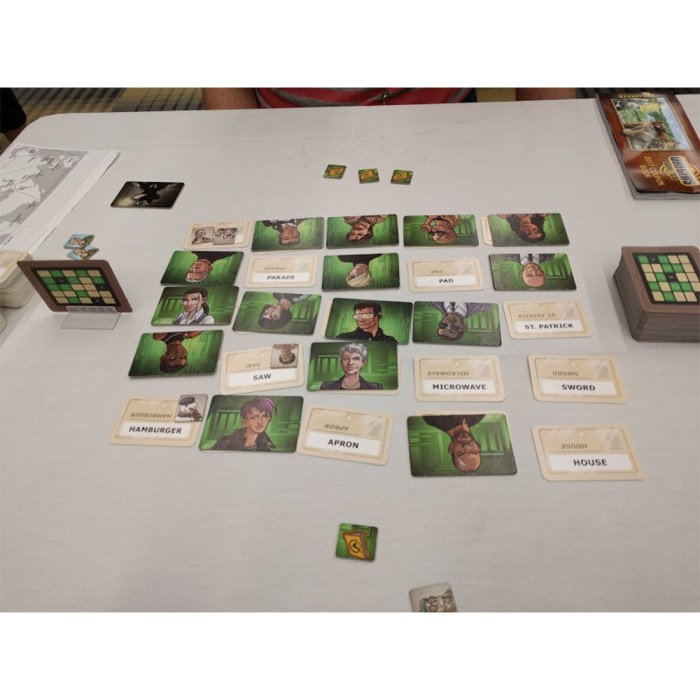 Codenames Duet Board Games Card Game Mainan Kartu uru04