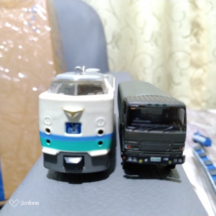 MUST HAVE ART LINER MINIATUR MODEL KERETA API JEPANG YODEL TERLARIS
