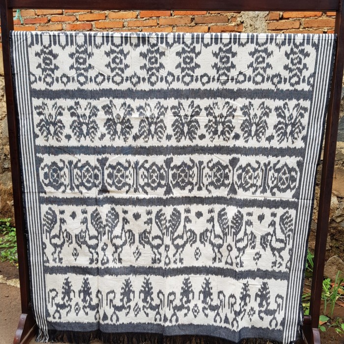 Kain Tenun Atbm Blangket Jepara Motif Etnik Sumba Ntt-Putih Navy - 240X120, Putih Hitam