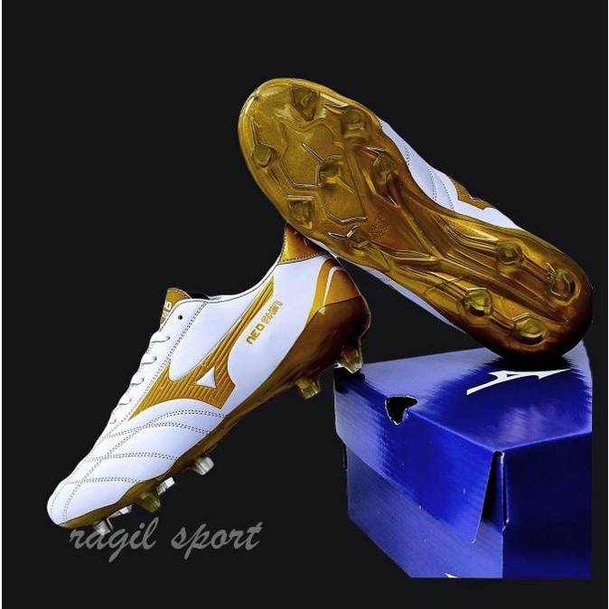 sepatu sepak bola mizuno