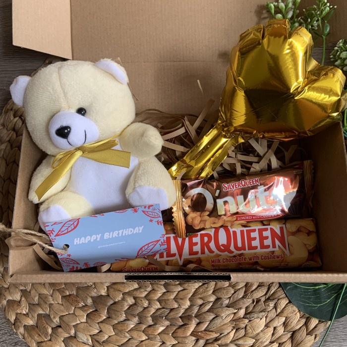 

HAMPERS COKLAT SILVERQUEEN + BONEKA/BOTOL VALENTINE ULTAH