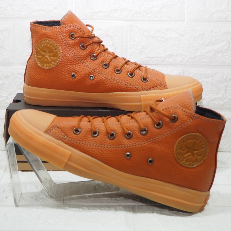 SEPATU CASUAL HIGH PRIA BAHAN KULIT SINTETIS COKLAT MUDA