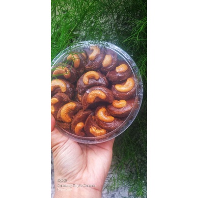 

kue choco cashew mete