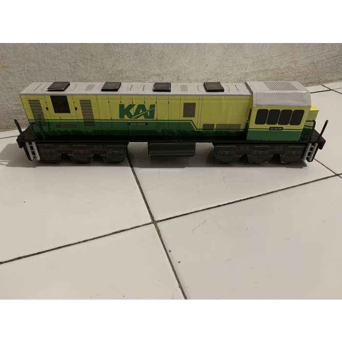 PROMO MINIATUR LOKOMOTIF CC201 KUNING TERMURAH