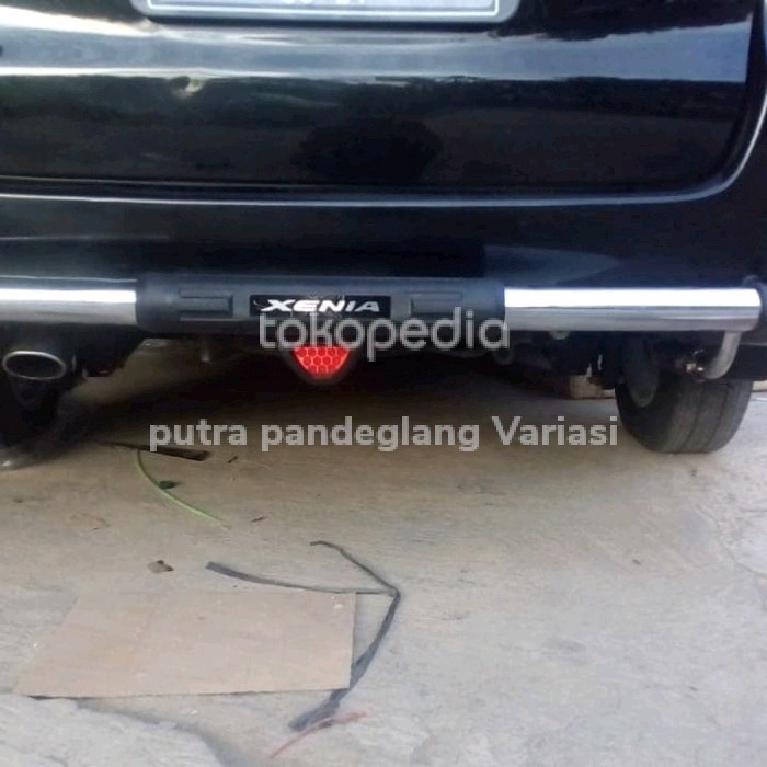 Tanduk bemper belakang mobil Daihatsu Xenia stenlis