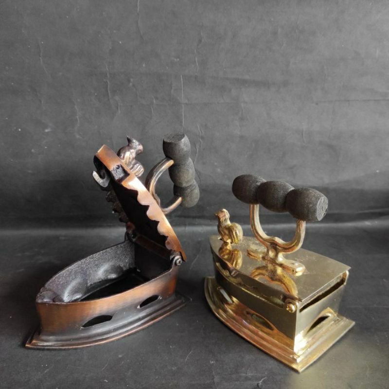 Miniatur Panjangan Diecast Dan Asbak Setrika Uap Kuno Kuningan