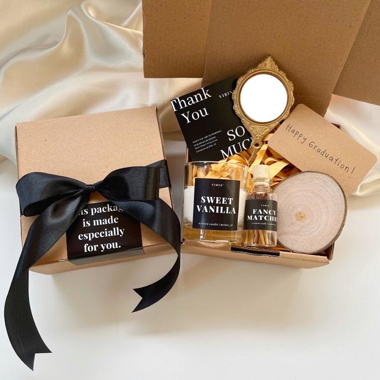 

Hampers Gift Box Scented Candle By Vibin | Kado Ulang Tahun Kado Wisuda Kado Pernikahan Promo Best Seller!