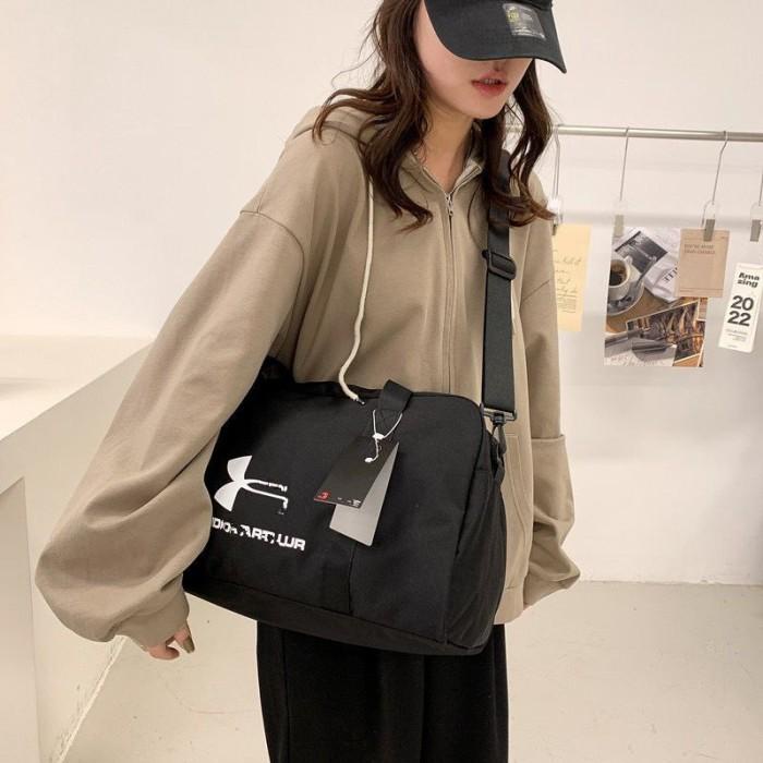 TAS SELEMPANG GYM OLAHRAGA TRAVEL BAG BAJU KANVAS PRIA WANITA BRANDED