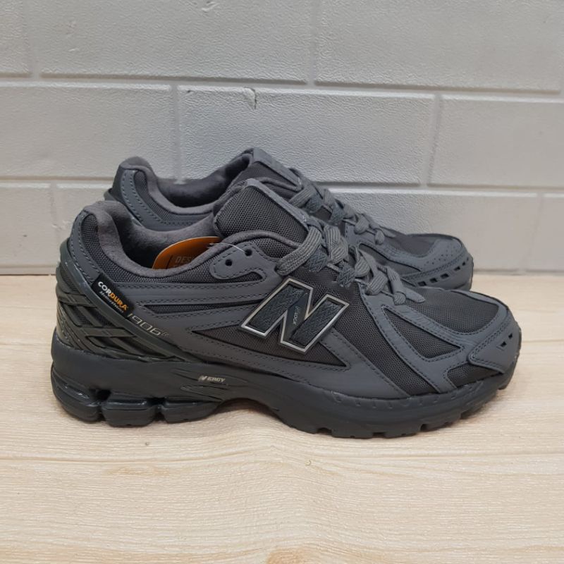 Sepatu NB 1906R Cordura Pack Black