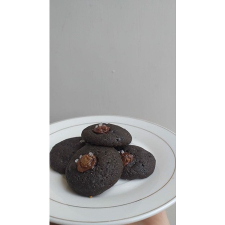 

Blackout Seasalt Cookies