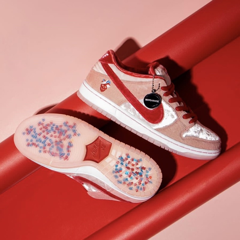 Dunk Low SB Strange Love Valentine Day