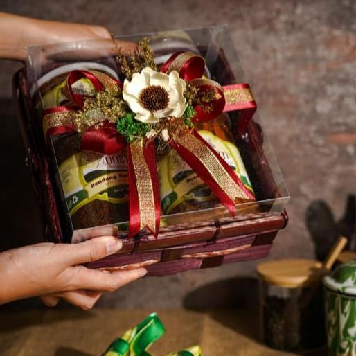 

Parsel Ramadan/Parsel Lebaran Rendang Qahirah Hampers Uninam