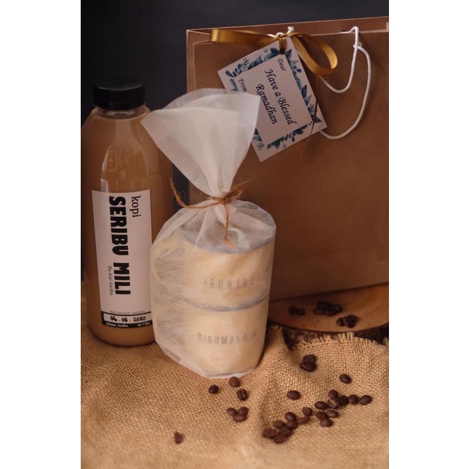 

Hampers Lebaran Kopi Susu dan 2 Enamel Mug