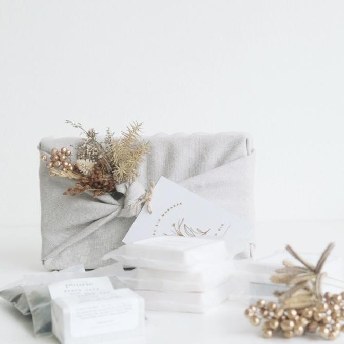 

Promo Pourie Travel Essential Set |Hampers Lebaran | Eid Mubarak Gift