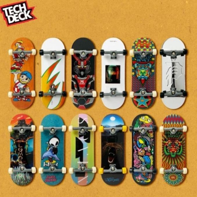 Spin Master Tech Deck Fingerboard 32mm Single Pack / Mini Skateboard