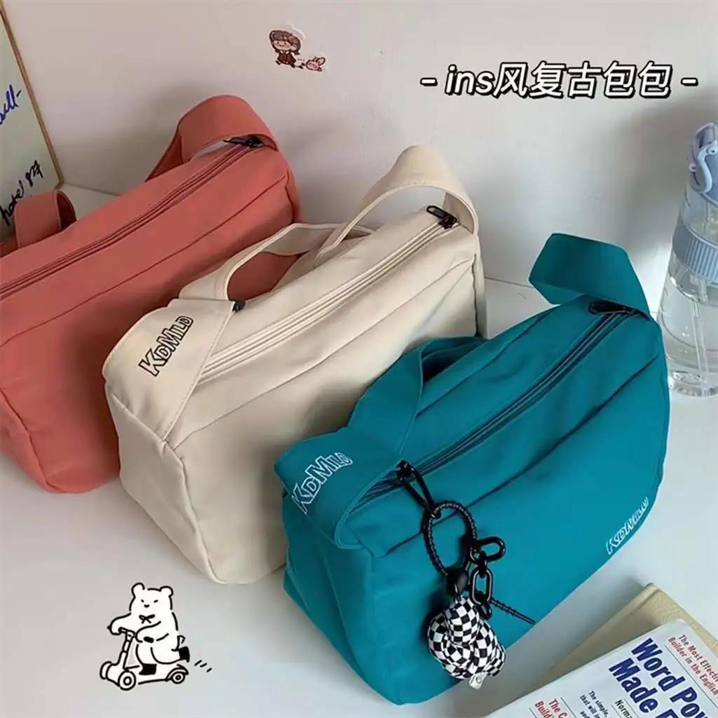 ஐ◆Sera Niche Retro Street Shooting Sederhana Kapasitas Besar Messenger Tas Wanita All-Match Kasual Tas Bahu Kelas Komuter Tas