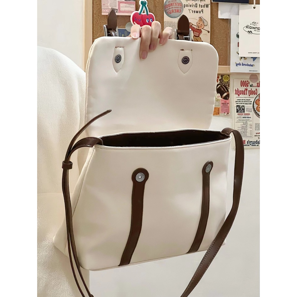 ✷Sera  Toko Gaya Retro Berkapasitas Besar Kelas Commuter Tas 2023 Musim Semi Niche Kulit Lembut Tekstur Cambridge Tas Messenger Tas