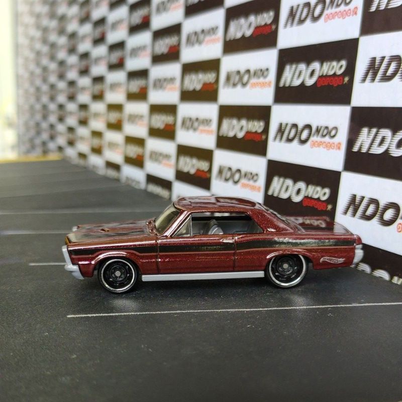 Hot Wheels '65 Pontiac GTO Reddish Brown New Loose Giftpack 2021