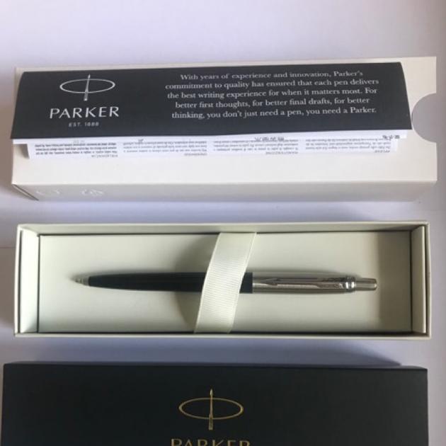 

PULPEN PARKER JOTTER SPC BLACK BALLPOINT CROME TRIM ( KLIP SILVER ) .