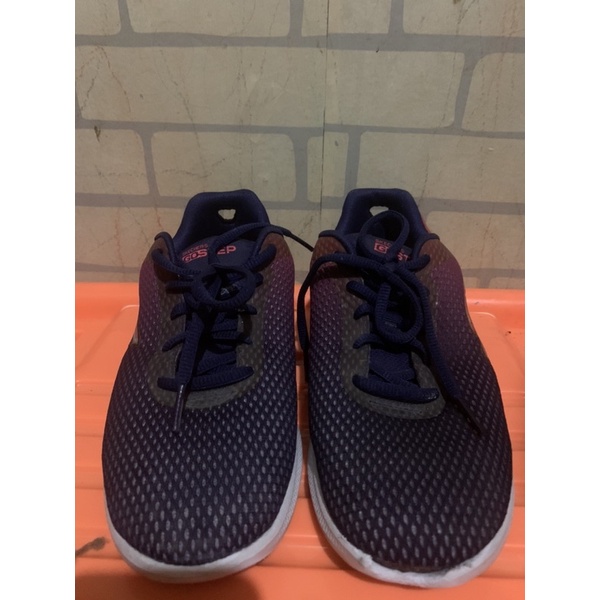 Sepatu Skechers Goga Max Uk. 36