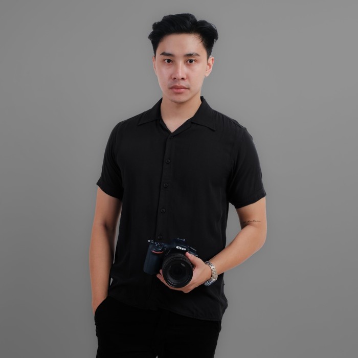 Kemeja Pria DGM Kemeja pria polos rayon lengan pendek kasual black 1918 - M(N8K7) KEMEJA PRIA LACOSTE/PIQUE PREMIUM SERIES kemeja polos pria slimfit kemeja pria hitam kemeja laki laki BISA COD BAYAR DI TEMPAT GRATIS ONGKIR kemeja laki laki dewasa import L