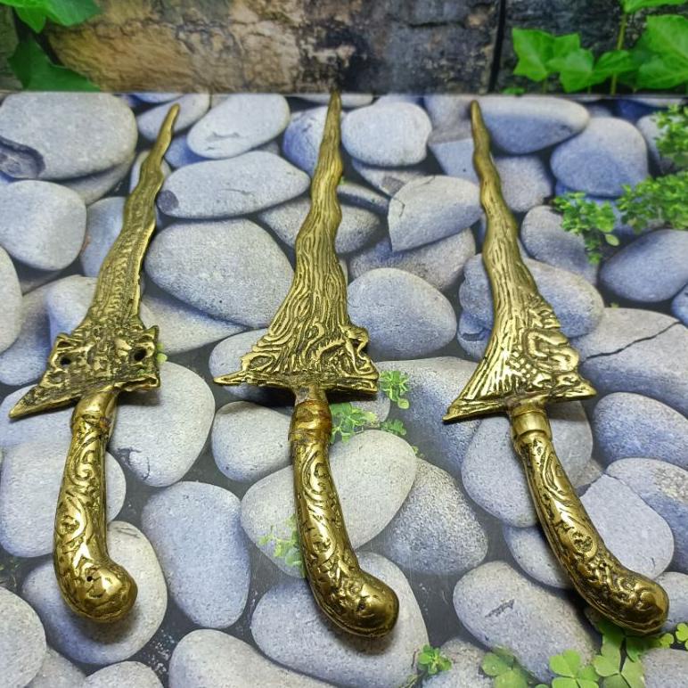 [KODE GC9UZ] BARANG ANTIK KERIS KUNINGAN SARI