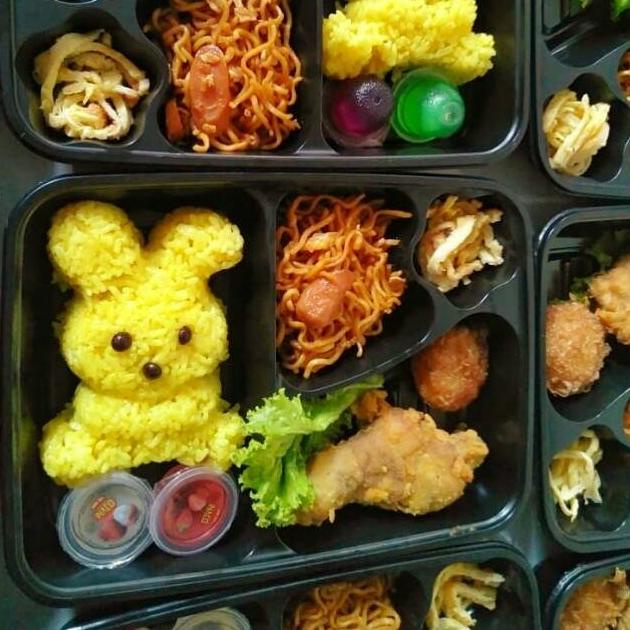 

Di⚡kon !! Nasi bento karakter hemat halal dan murah Free Sticker ucapan