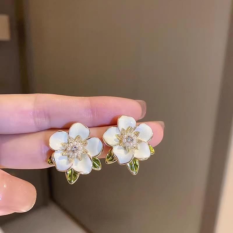 【Bayar di tempat】French Retro Berlian Imitasi Bunga Mutiara Kecil Segar Manis Anting Fashion