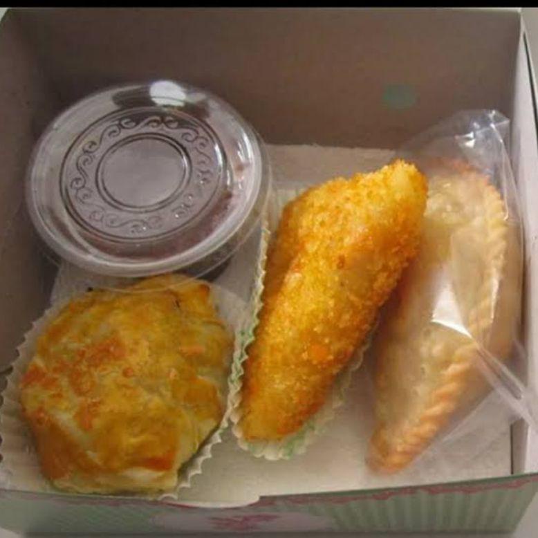 

Free Ongkir Snack Box Isi 3 Plus Puding