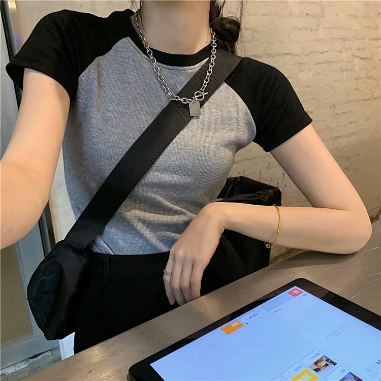 Red Manis Gadis Panas Lengan Pendek T-shirt Pakaian Wanita Musim Panas 2023 Net Merah Gaya Desain Rasa Niche Slim top