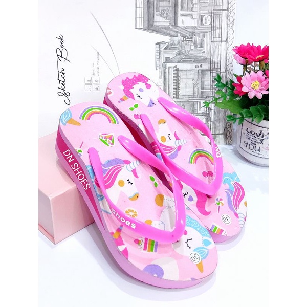 Wedges Anak Perempuan Sandal Jepit Hak Tinggi Anak Cewek Lucu Karakter Unicorn Pink Murah