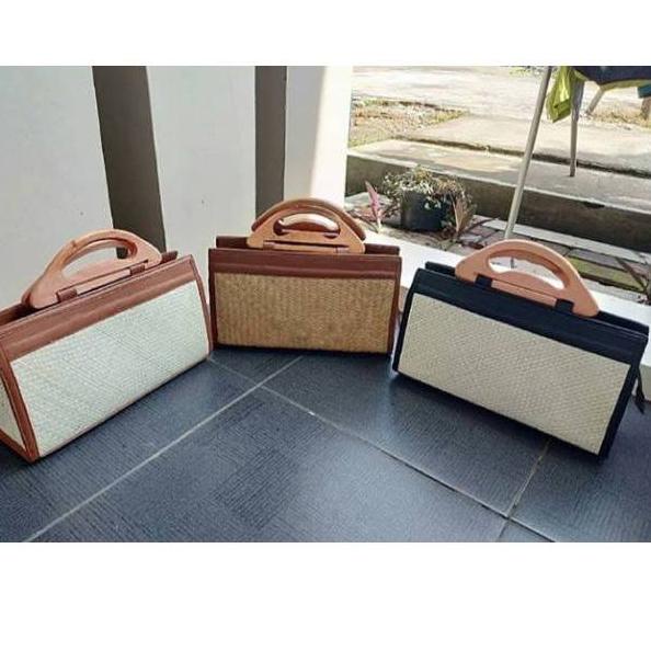 Discount TAS SELEMPANG KOTAK HANDLE KAYU MAHKOTA tas anyaman pandan tas enik Ready Terbatas