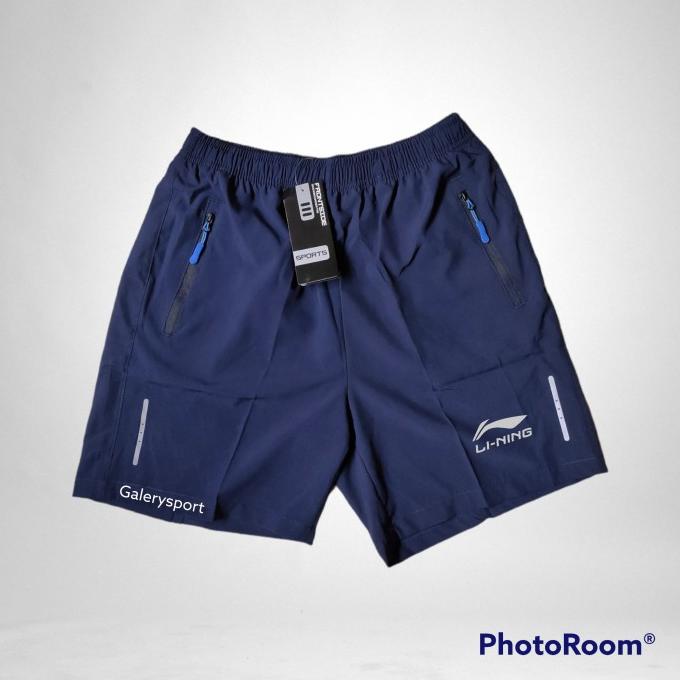 Celana pendek tenis bulutangkis lining