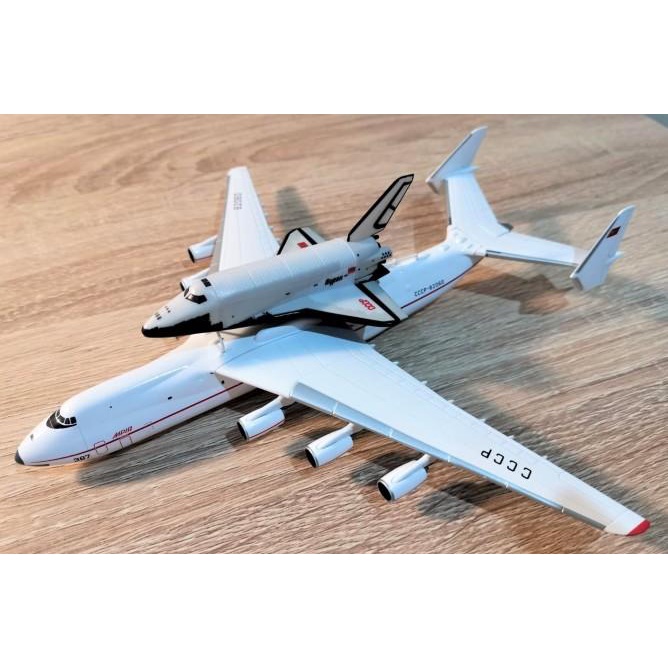 Diecast Pesawat Herpa 1/400 An-225 Mriya + Buran (562812)