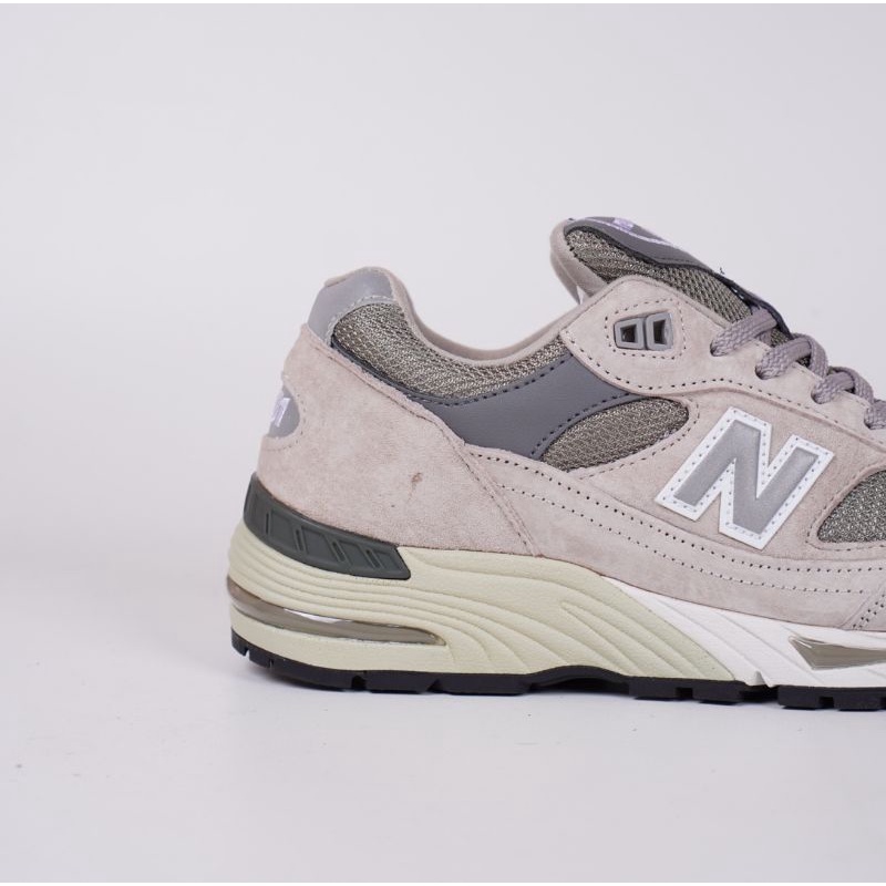 Sepatu New Balance 991 Grey