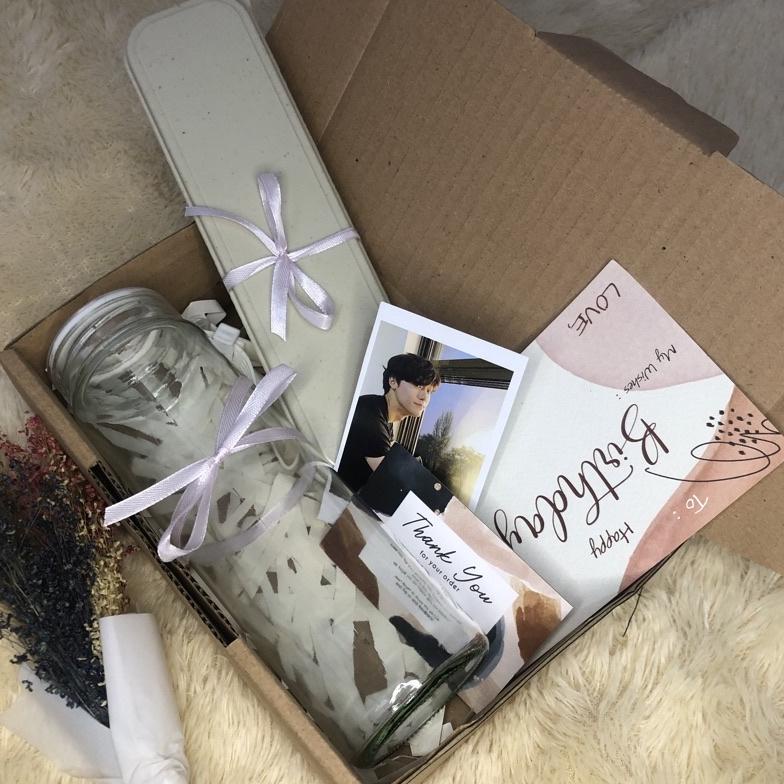 

Paket Hit / Hampers Wisuda / Kado Ulang Tahun / Murah / Anniversary / Graduation / Hampers Cantik / Paket Hemat / Acara / Sendok Reusable / Botol Minum