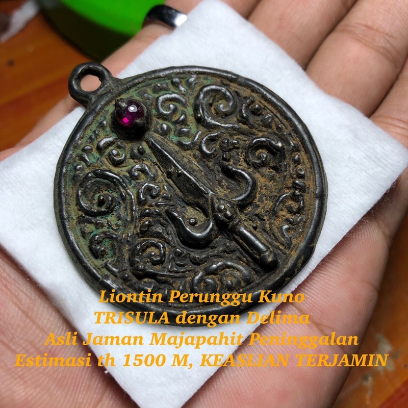 Liontin Perunggu Kuno Peninggalan Majapahit Motif TRISULA