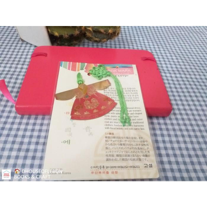 

Batas Bookmark / Pembatas Buku Metal Korea Ori Motif Baju Tradisional Hanbok