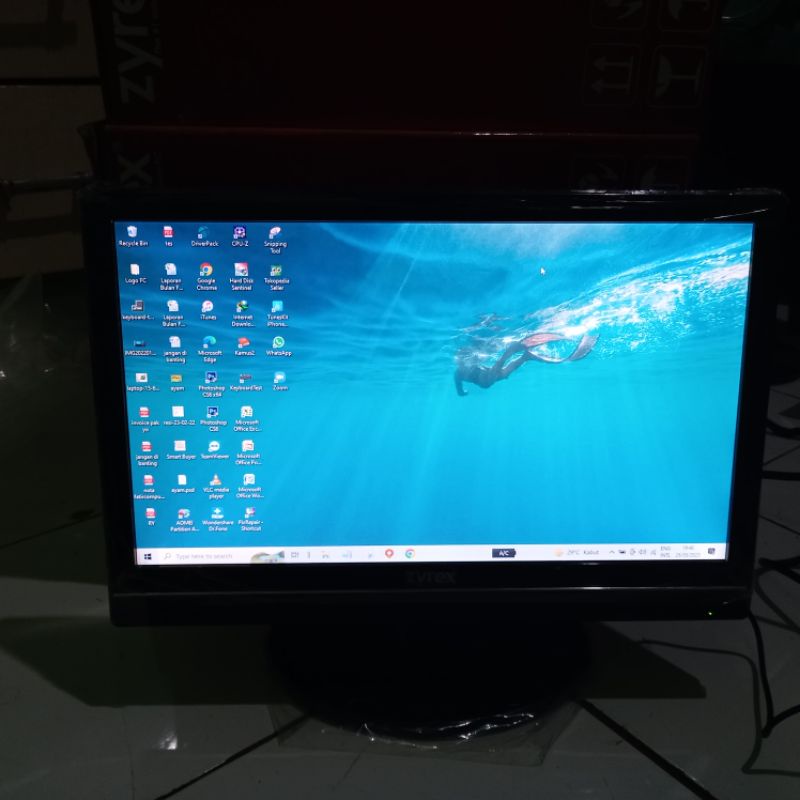 LED MONITOR PC KOMPUTER CCTV 16 INCH WIDE BARU MEREK ZYREX GARANSI